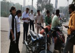 सामुदायिक पुलिसिंग और यातायात पुलिस टीम ने चौक-चौराहों पर आमजन को यातायात नियमों के प्रति किया जागरूक